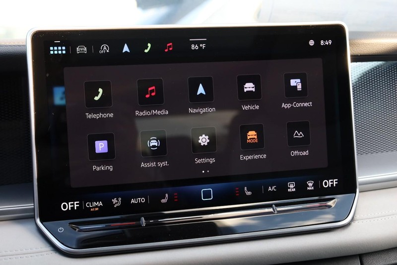 Volkswagen Tiguan Vehicle Full-screen Gallery Image 13