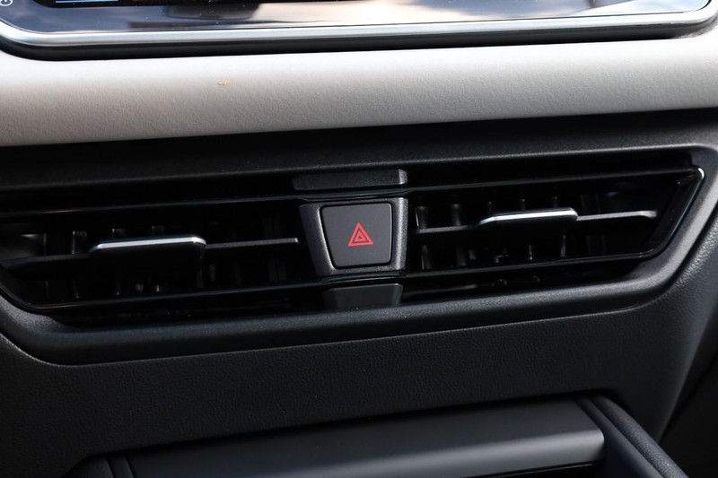 Volkswagen Tiguan Vehicle Full-screen Gallery Image 15