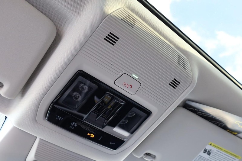 Volkswagen Tiguan Vehicle Full-screen Gallery Image 18