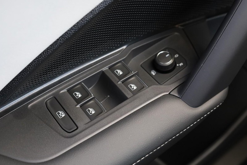 Volkswagen Tiguan Vehicle Full-screen Gallery Image 19