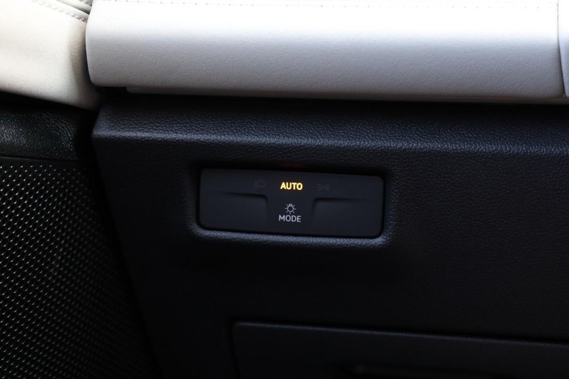 Volkswagen Tiguan Vehicle Full-screen Gallery Image 20