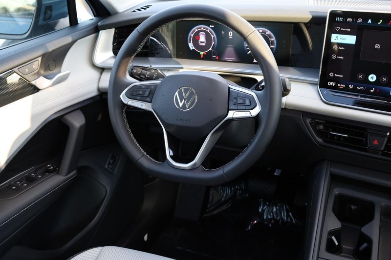 Volkswagen Tiguan Vehicle Full-screen Gallery Image 24