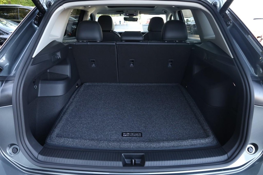 Volkswagen Tiguan Vehicle Full-screen Gallery Image 6