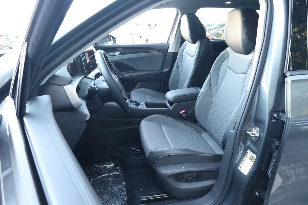 Volkswagen Tiguan Vehicle Full-screen Gallery Image 7