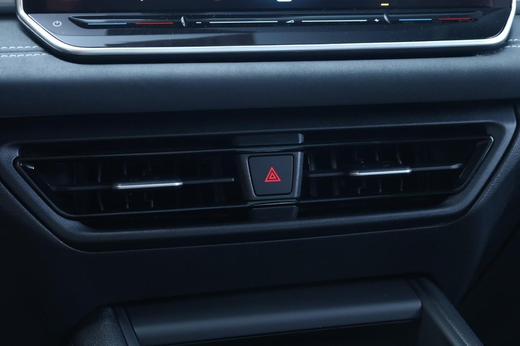 Volkswagen Tiguan Vehicle Full-screen Gallery Image 14