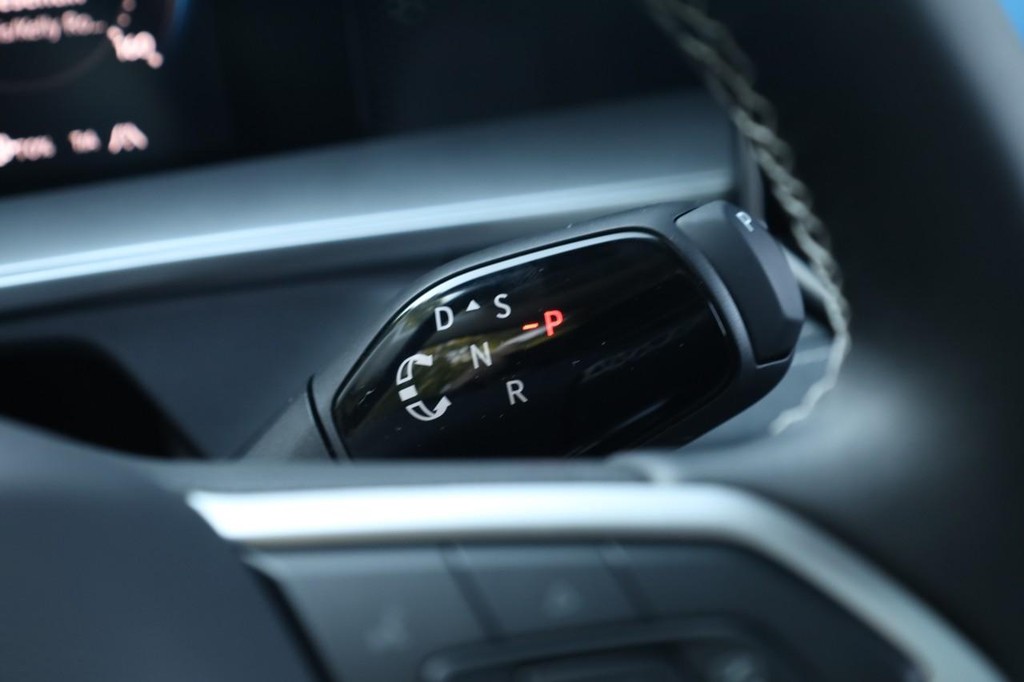 Volkswagen Tiguan Vehicle Full-screen Gallery Image 15