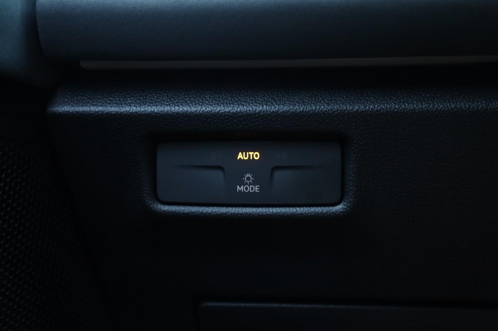 Volkswagen Tiguan Vehicle Full-screen Gallery Image 19