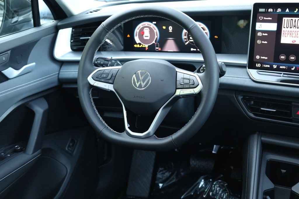 Volkswagen Tiguan Vehicle Full-screen Gallery Image 23