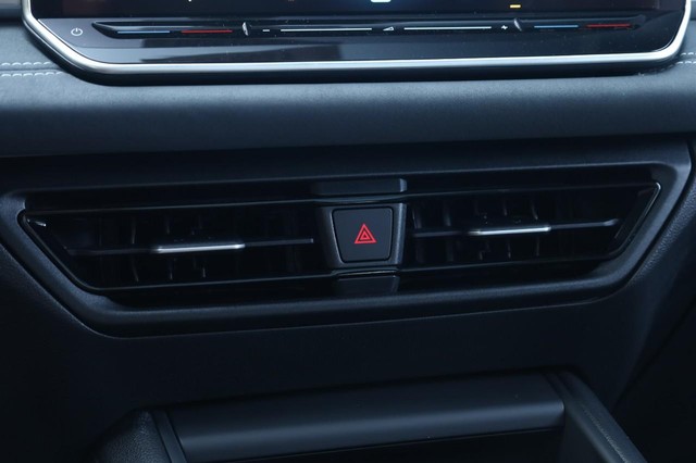 Volkswagen Tiguan Vehicle Image 14