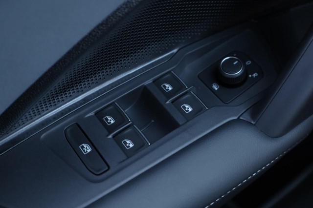 Volkswagen Tiguan Vehicle Image 18