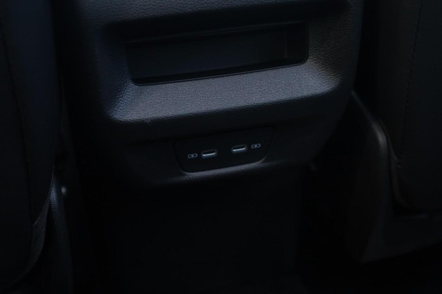 Volkswagen Tiguan Vehicle Image 21