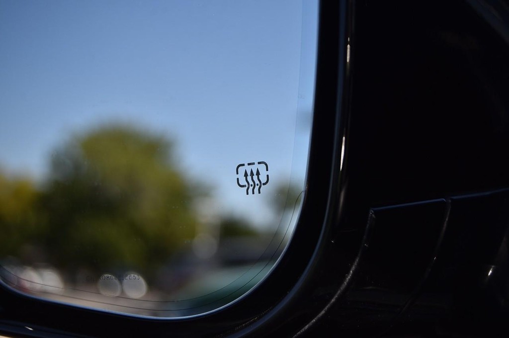 Jeep Grand Cherokee L Vehicle Full-screen Gallery Image 11