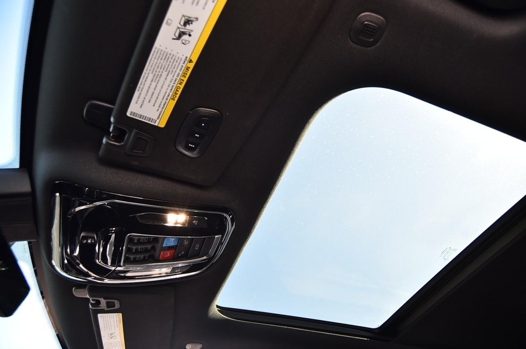 Jeep Grand Cherokee L Vehicle Full-screen Gallery Image 25