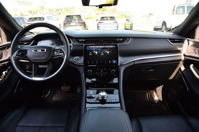 Jeep Grand Cherokee L Vehicle Image 07