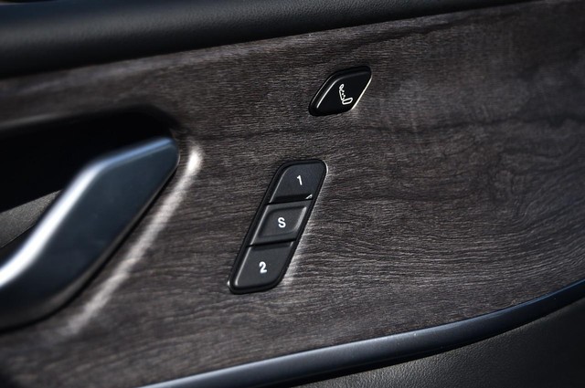 Jeep Grand Cherokee L Vehicle Image 10