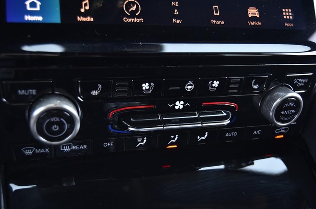 Jeep Grand Cherokee L Vehicle Image 18