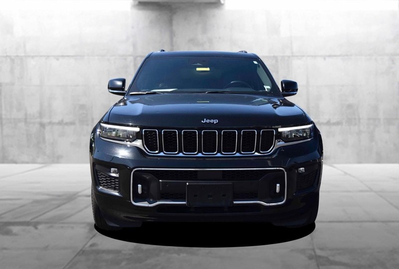 Jeep Grand Cherokee L Vehicle Full-screen Gallery Image 4