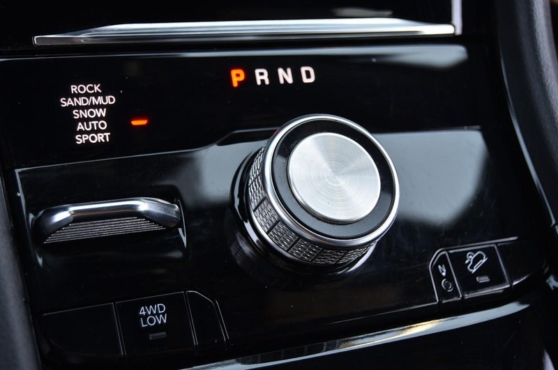 Jeep Grand Cherokee L Vehicle Full-screen Gallery Image 20