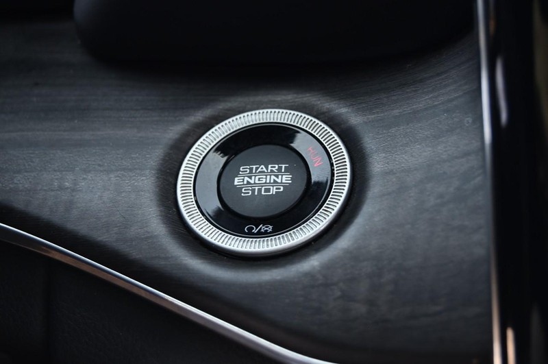 Jeep Grand Cherokee L Vehicle Full-screen Gallery Image 21