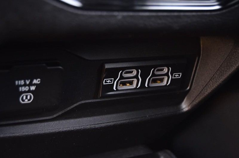 Jeep Grand Cherokee L Vehicle Full-screen Gallery Image 28