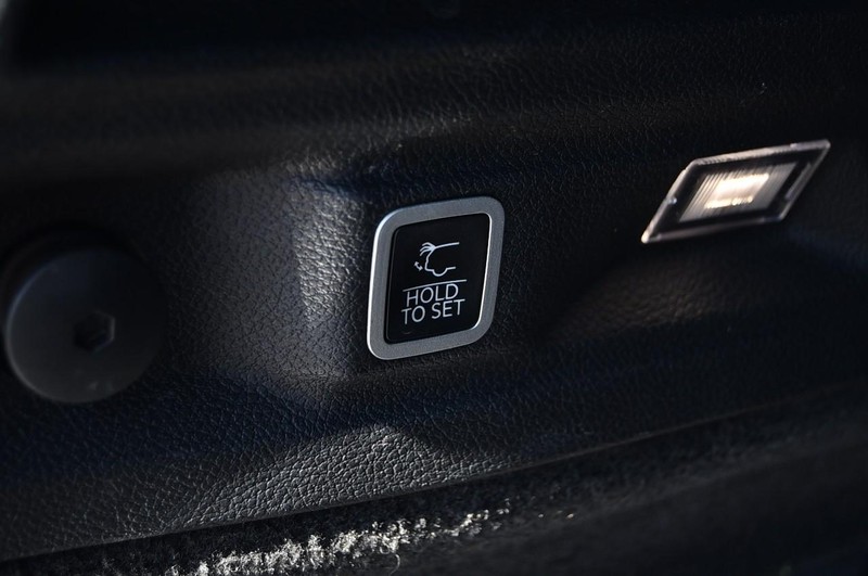 Jeep Grand Cherokee L Vehicle Full-screen Gallery Image 31