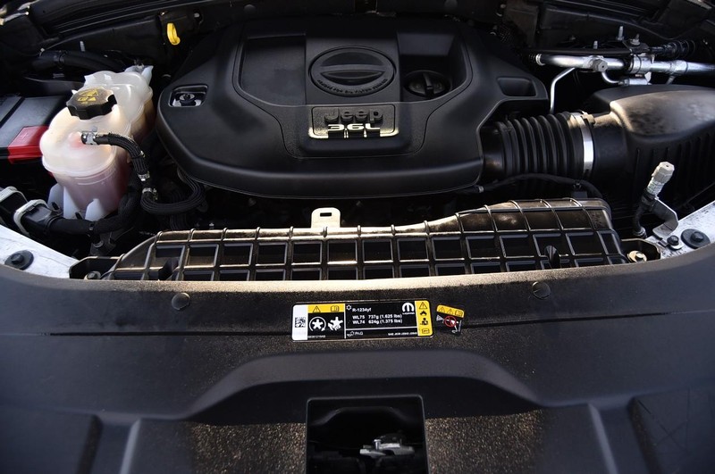 Jeep Grand Cherokee L Vehicle Full-screen Gallery Image 32