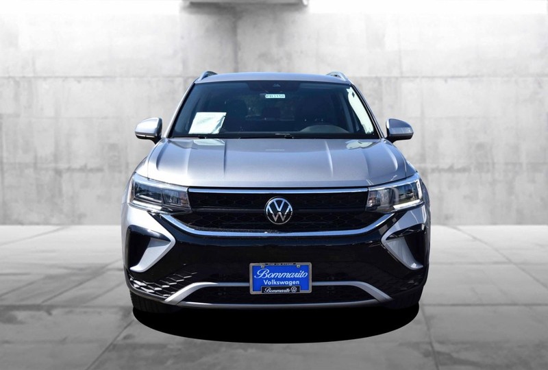 Volkswagen Taos Vehicle Full-screen Gallery Image 4