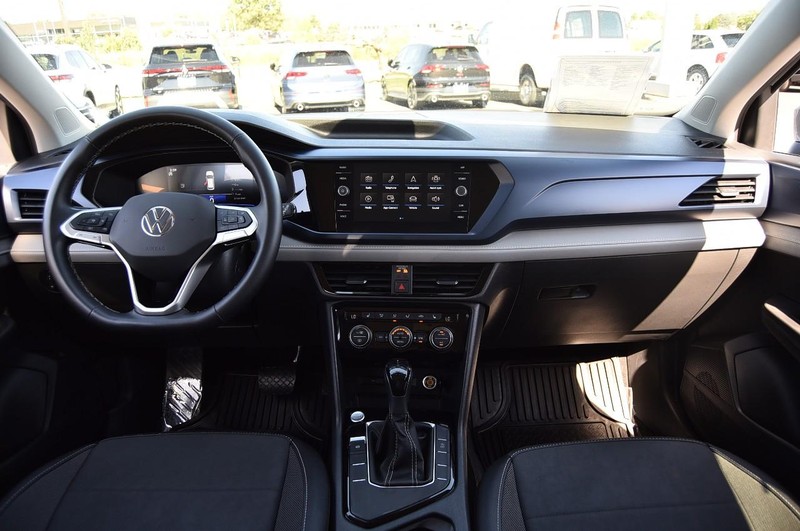 Volkswagen Taos Vehicle Full-screen Gallery Image 7