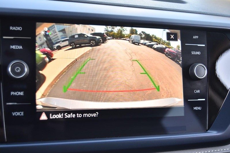 Volkswagen Taos Vehicle Full-screen Gallery Image 13