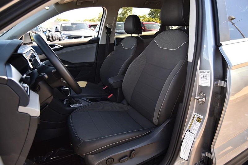 Volkswagen Taos Vehicle Full-screen Gallery Image 19