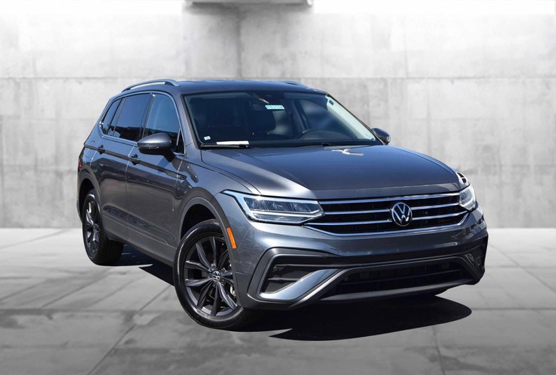 Volkswagen Tiguan Vehicle Image 02