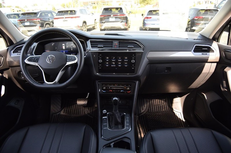 Volkswagen Tiguan Vehicle Image 07