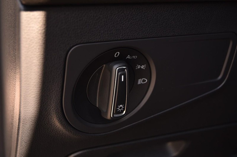 Volkswagen Tiguan Vehicle Image 11