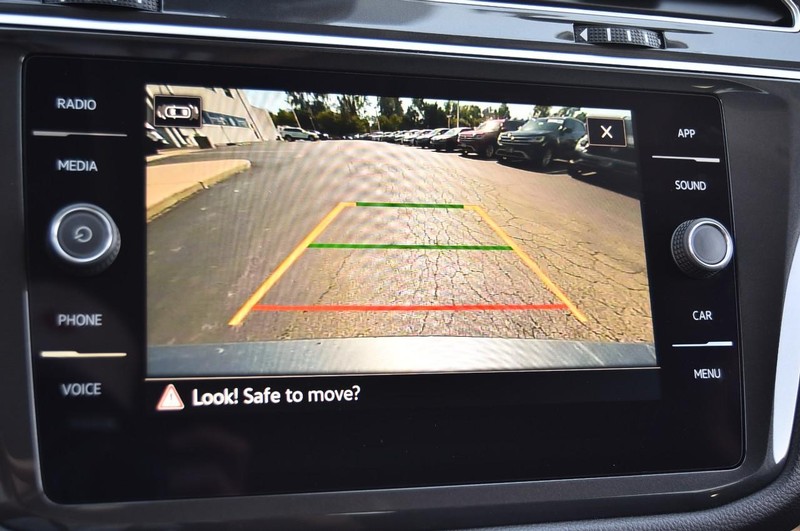 Volkswagen Tiguan Vehicle Image 13