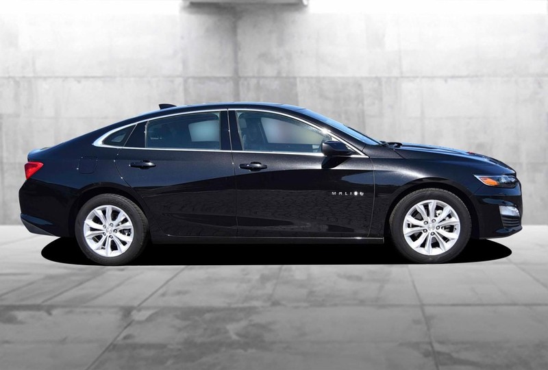 Chevrolet Malibu Vehicle Full-screen Gallery Image 5