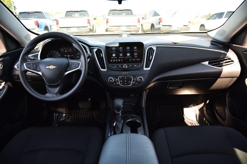 Chevrolet Malibu Vehicle Full-screen Gallery Image 7