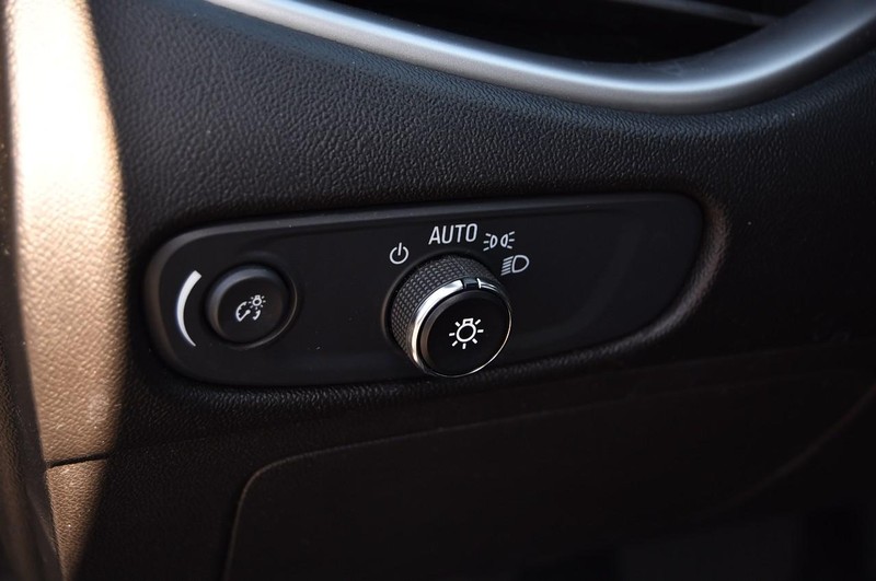 Chevrolet Malibu Vehicle Full-screen Gallery Image 9