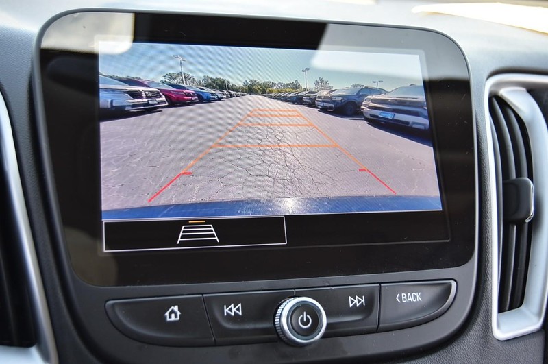 Chevrolet Malibu Vehicle Full-screen Gallery Image 11