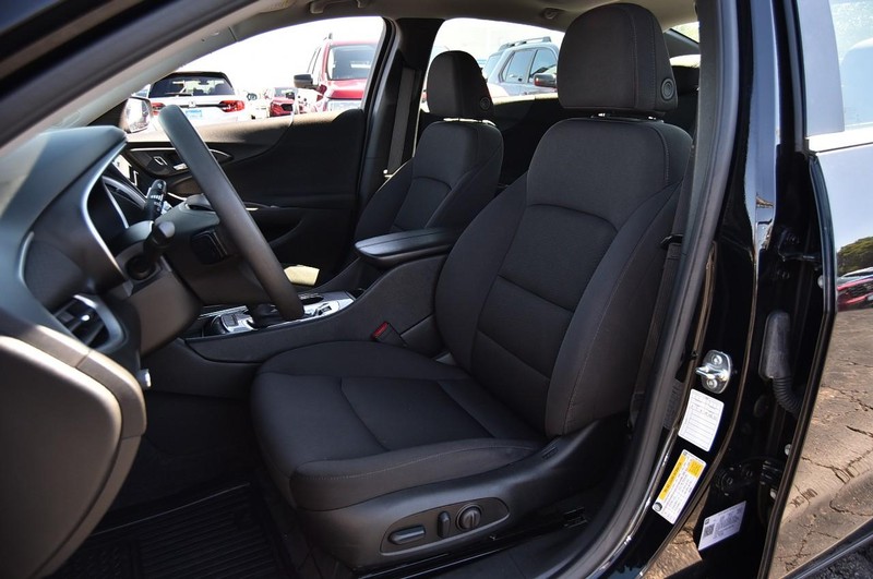 Chevrolet Malibu Vehicle Full-screen Gallery Image 18