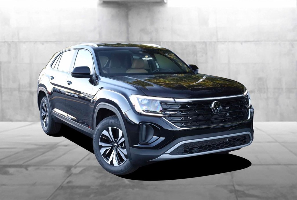 Volkswagen Atlas Cross Sport Vehicle Full-screen Gallery Image 2