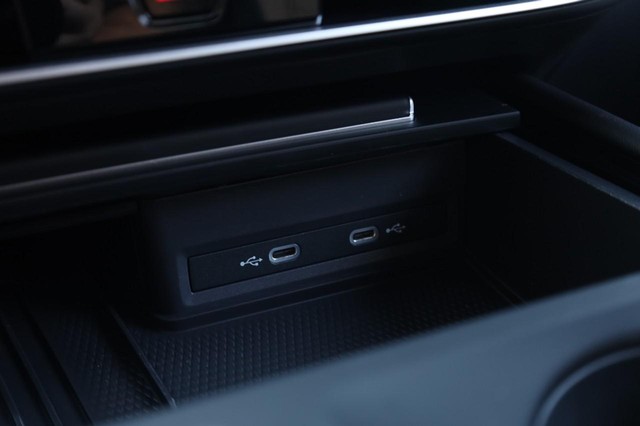 Volkswagen Atlas Cross Sport Vehicle Image 13