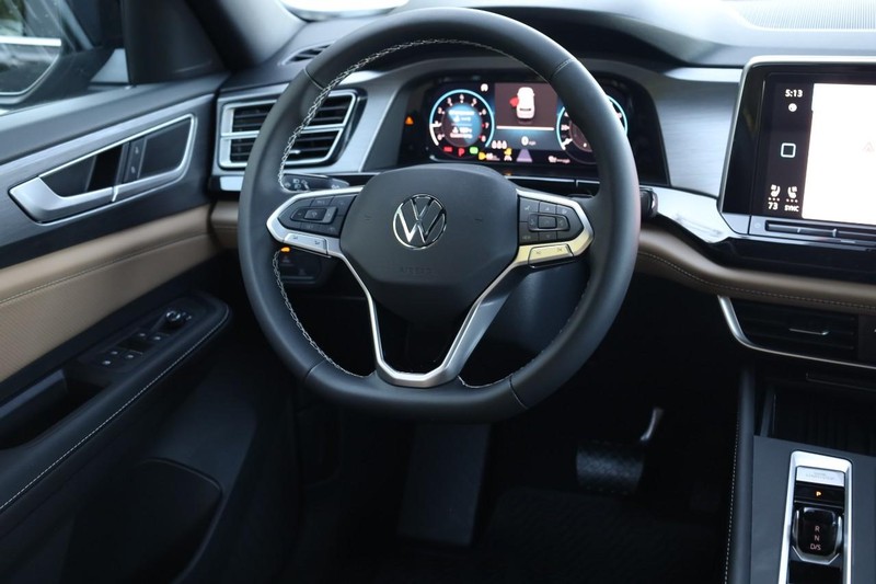 Volkswagen Atlas Cross Sport Vehicle Image 21