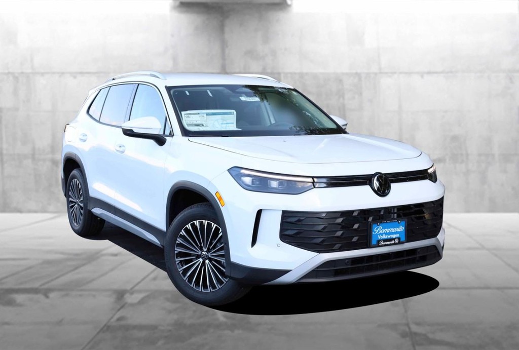 Volkswagen Tiguan Vehicle Full-screen Gallery Image 2