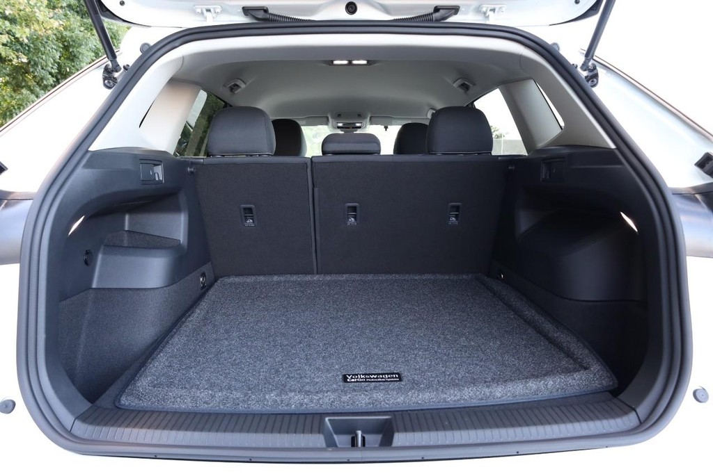 Volkswagen Tiguan Vehicle Full-screen Gallery Image 7