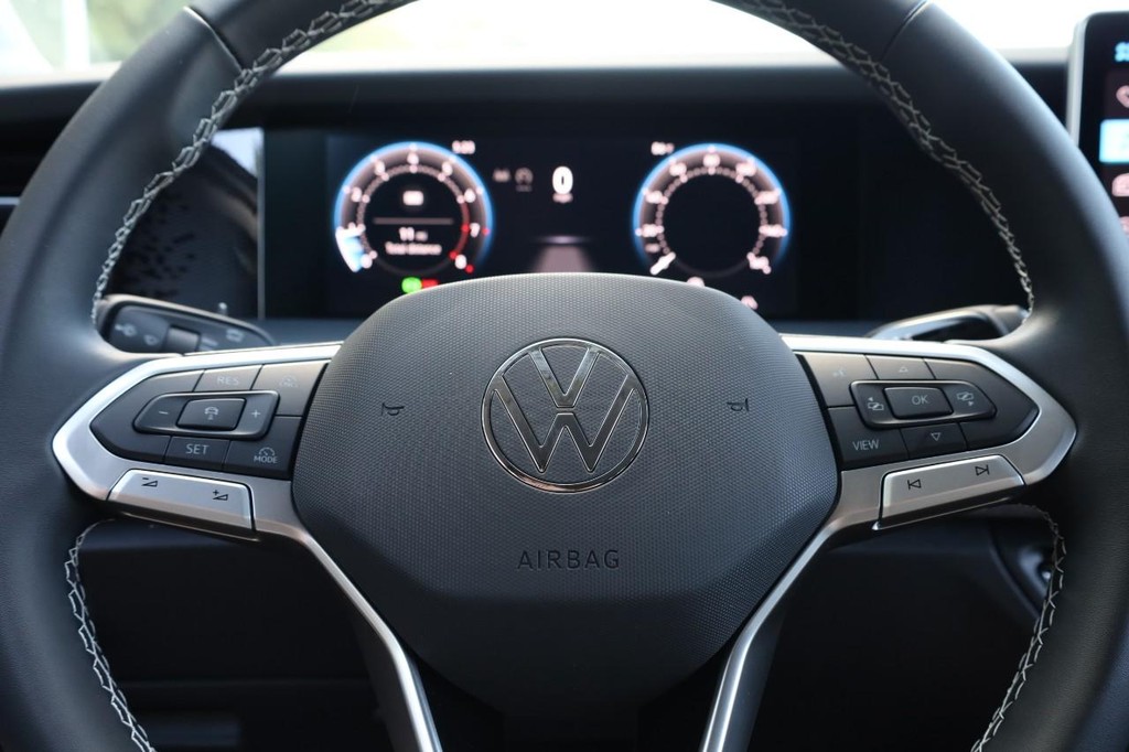 Volkswagen Tiguan Vehicle Full-screen Gallery Image 9