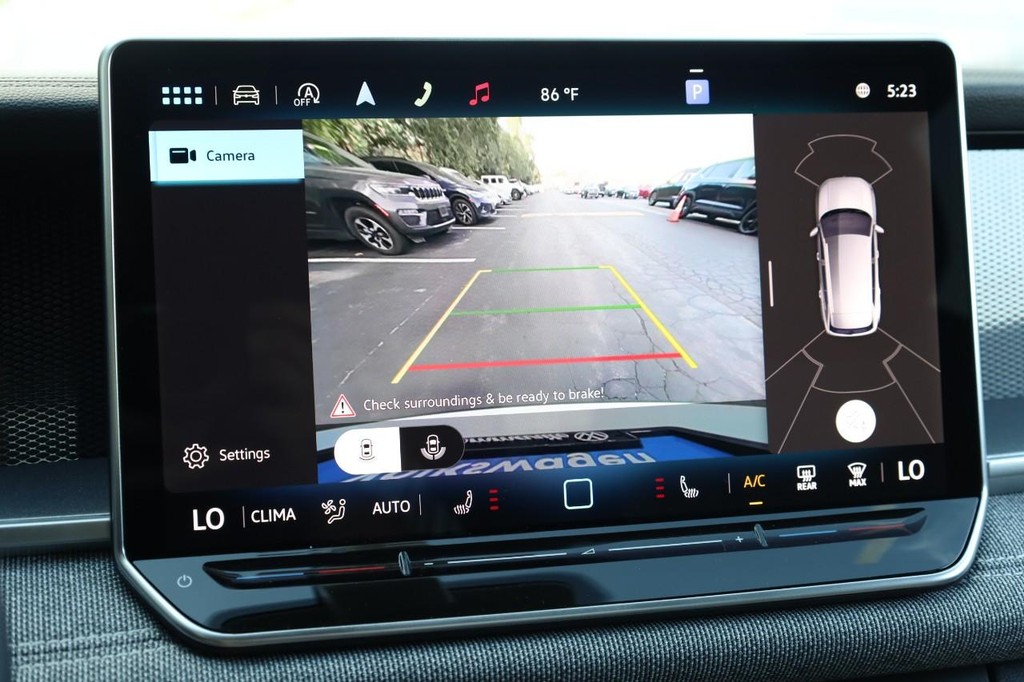 Volkswagen Tiguan Vehicle Full-screen Gallery Image 12