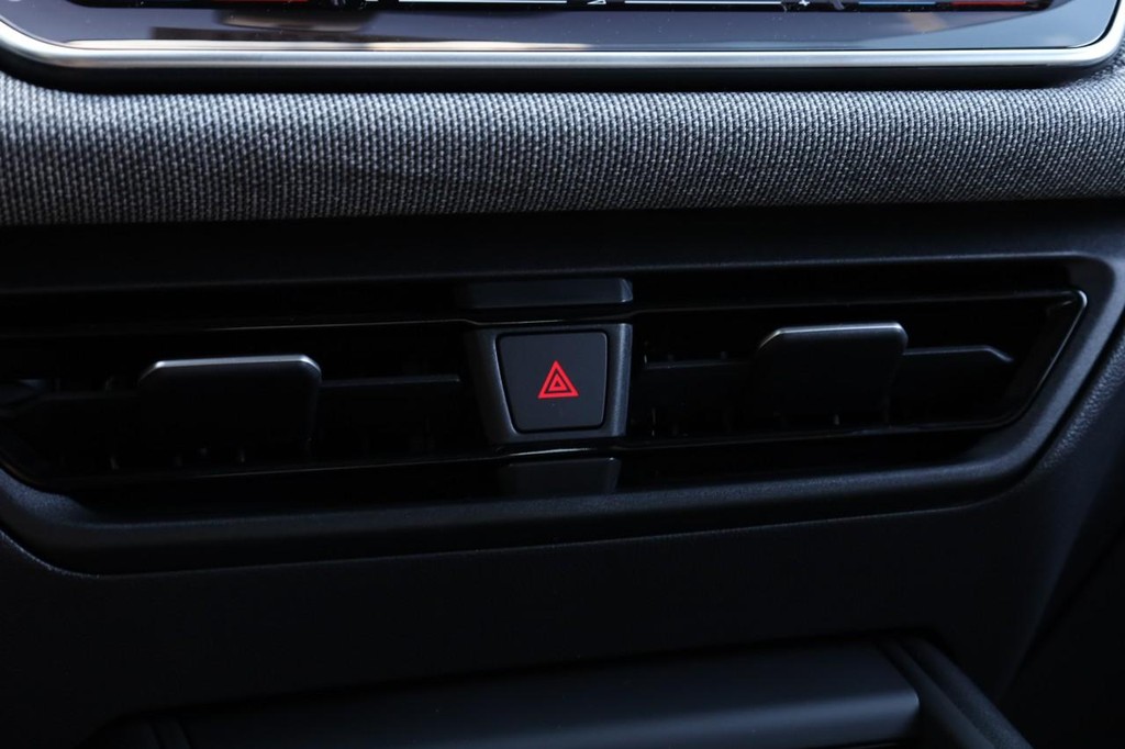 Volkswagen Tiguan Vehicle Full-screen Gallery Image 13