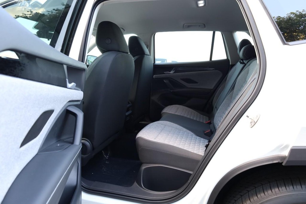 Volkswagen Tiguan Vehicle Full-screen Gallery Image 19