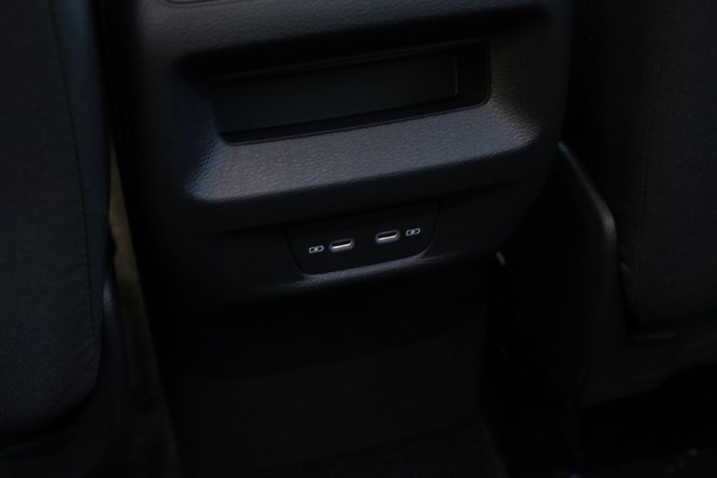 Volkswagen Tiguan Vehicle Full-screen Gallery Image 20