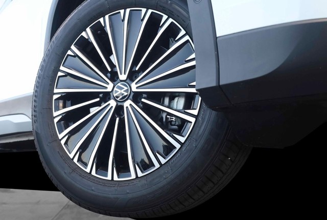 Volkswagen Tiguan Vehicle Image 03